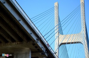 lai-xe-oto-chu-y-khi-đi-qua-cau-phu-my7