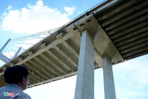 lai-xe-oto-chu-y-khi-đi-qua-cau-phu-my11