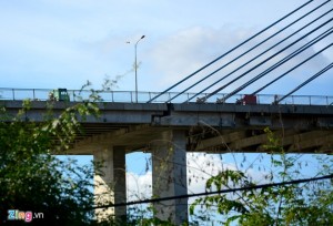 lai-xe-oto-chu-y-khi-đi-qua-cau-phu-my4